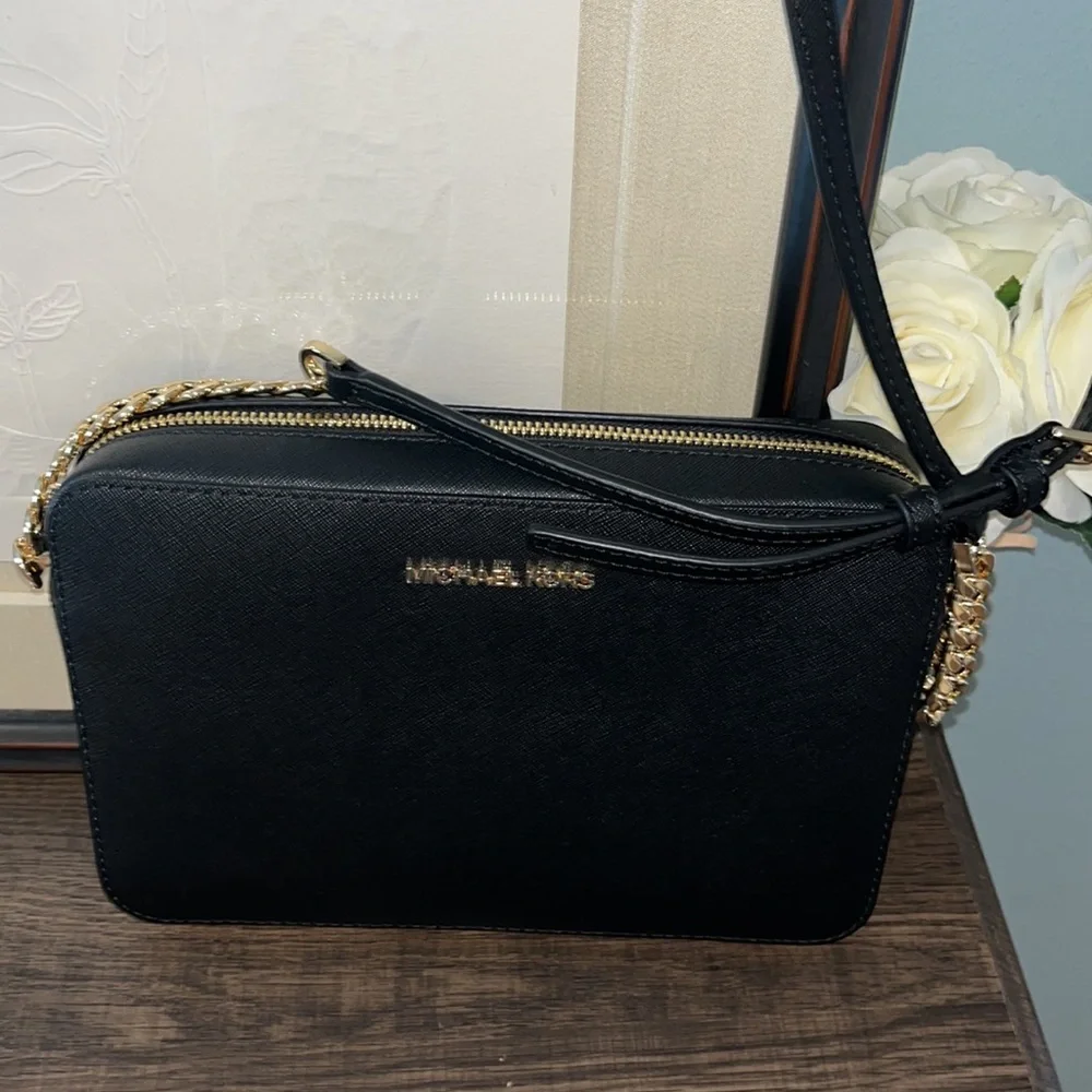 Michael Kors Jet Set Saffiano Leather Crossbody Bag in Black w Gold Hardware EUC